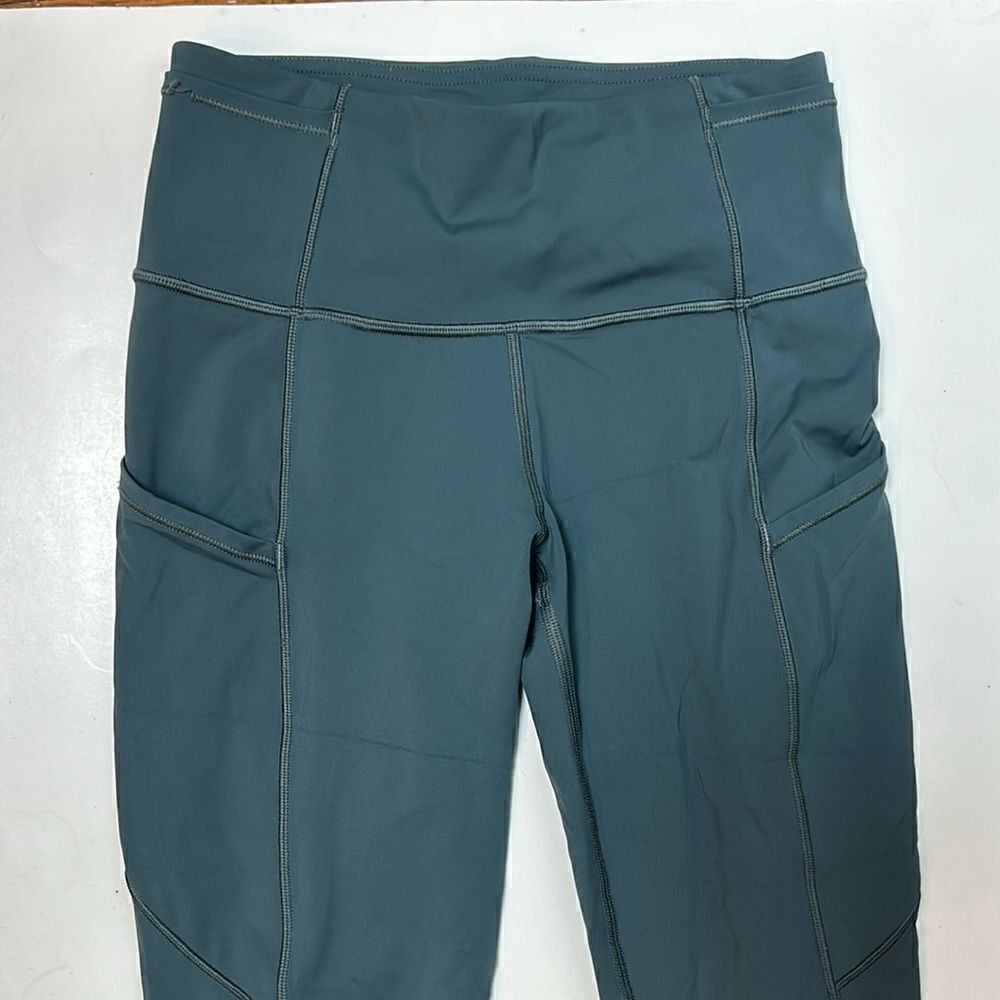 Lululemon Fast And Free reflective size 4 cropped Capri - Picture 8 of 8